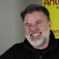 ralf Schmidt, alias Falkenberg hat auf seinem neuen Albem Menschen auf Brücken ein Thema: Brücken.