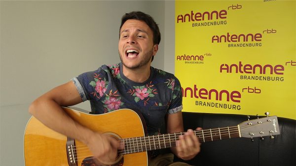 Armando Quattrone singt live den Titel "Maria"