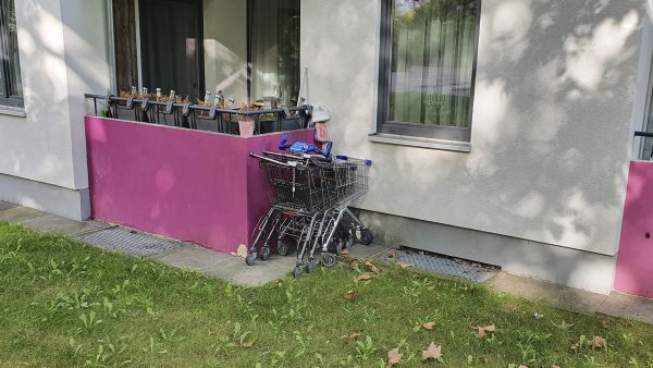 Einkaufswagen entwendet und vor dem eigenen Balkon geparkt